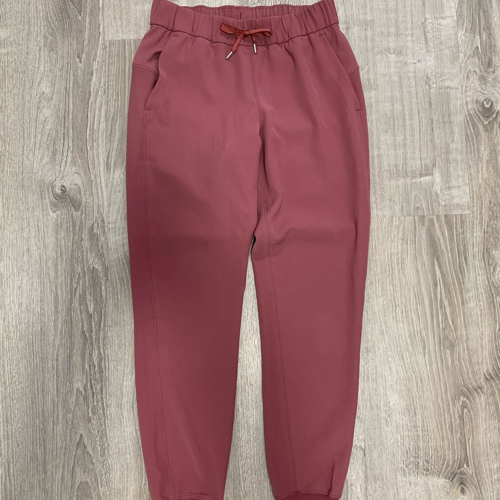 Lululemon On The Fly Jogger Woven 25”